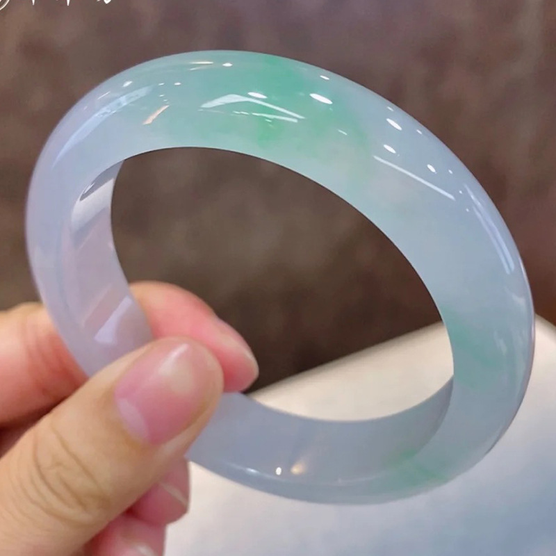 Lighting - Natural bracelet, ice-like texture, dark with