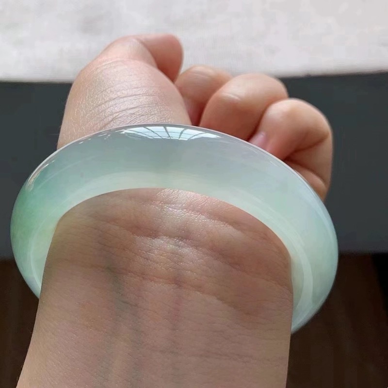 Light ice jade for girls, Burm - đánh giá và giá Lighting